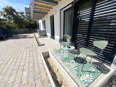 Lake and Trail, Free Parking, Near Nature and City Apartment in Neuchâtel