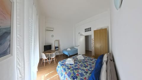 Bed, TV and multimedia, Bedroom, air conditioner