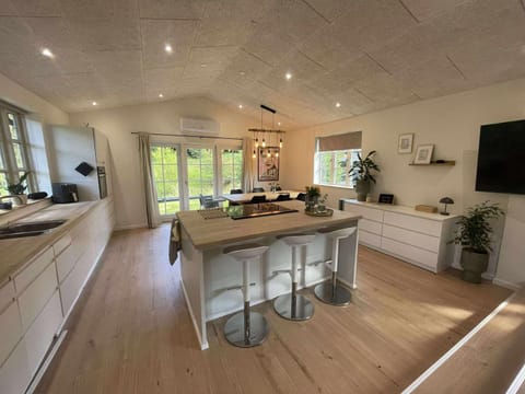 TV and multimedia, Kitchen or kitchenette, Dining area