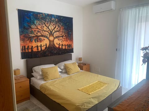Bed, Photo of the whole room, Bedroom, air conditioner