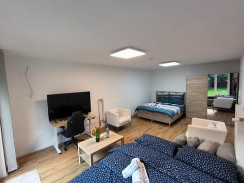 Photo of the whole room, Bedroom