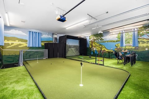 Bourbon Trail Estate! Golf Sim, Speakeasy, 14 House in Frankfort