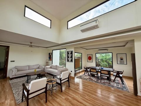 Living room, Seating area, Dining area, air conditioner