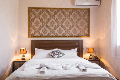 Photo of the whole room, Decorative detail