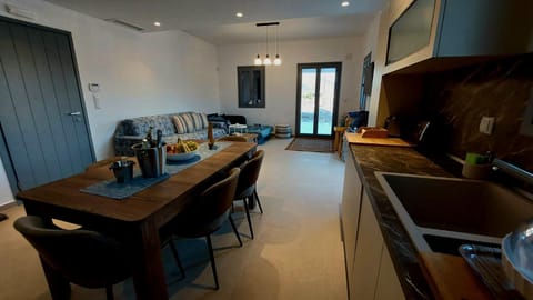 KamaresCozySuites House in Paros, Greece