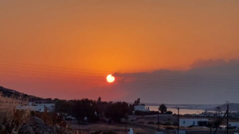 KamaresCozySuites House in Paros, Greece