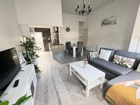 Property building, Communal lounge/ TV room, Seating area