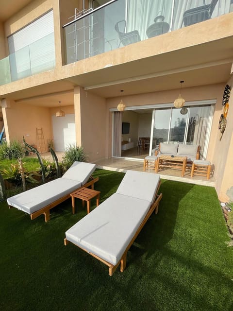 Patio, Day, Garden, Balcony/Terrace