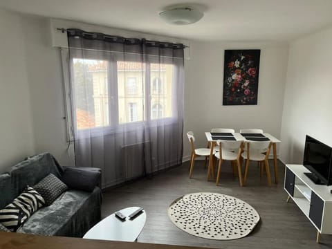 TV and multimedia, Living room, Dining area