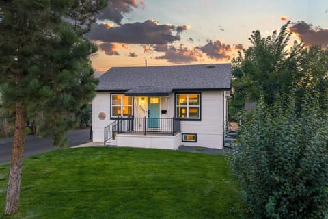 Property building, Natural landscape, Garden view