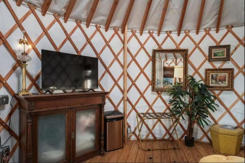 Glamour in the Wild - Unit #3 Campground/ 
RV Resort in Waco