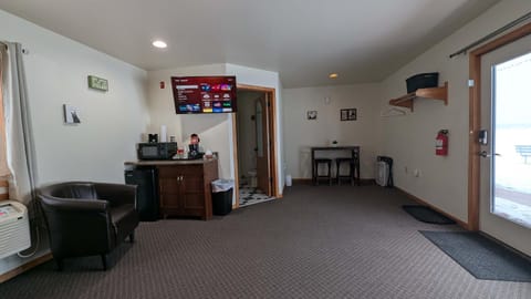 Lakeside Getaway - 4 Private Lodges Combined Apartment in Fife Lake