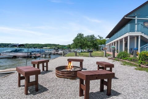 Group Stay - 3 Lodges Together by Fife Lake Apartment in Fife Lake