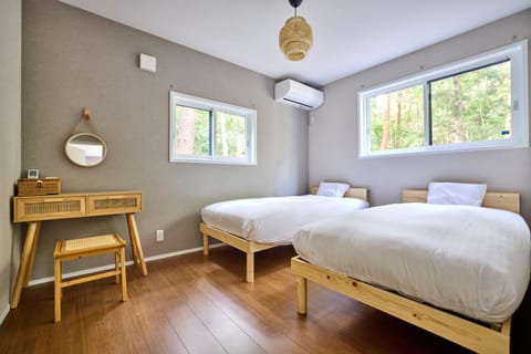 Bed, Photo of the whole room, Bedroom