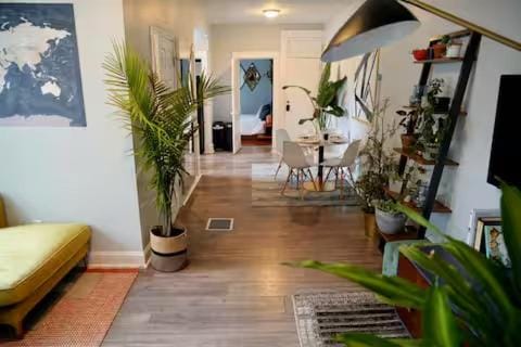 Cute Neighborhood Rainbow Apt Apartment in Richmond Heights