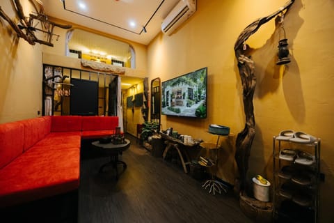 Communal lounge/ TV room, TV and multimedia, Living room, Seating area, Evening entertainment