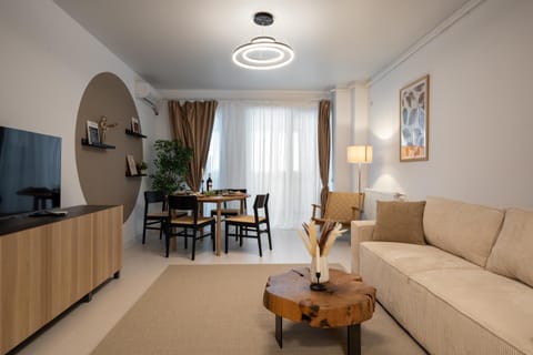 Communal lounge/ TV room, TV and multimedia, Living room, Seating area, Dining area, Evening entertainment