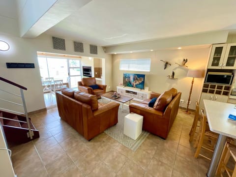 TV and multimedia, Living room, Seating area, Sea view