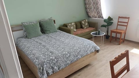 Bed, Living room, Photo of the whole room, Seating area, Beach, Bedroom, Landmark view, Location, pet friendly