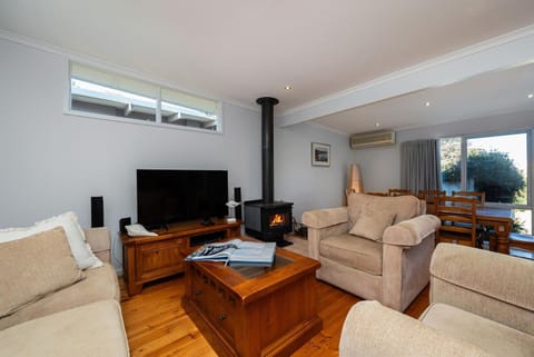 Communal lounge/ TV room, TV and multimedia, Living room, Seating area