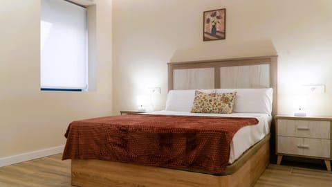Bed, Photo of the whole room, Bedroom, air conditioner