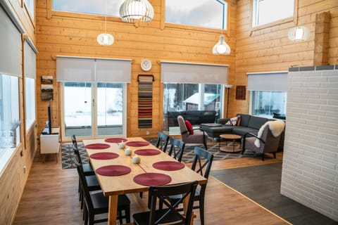 TV and multimedia, Living room, Seating area, Dining area