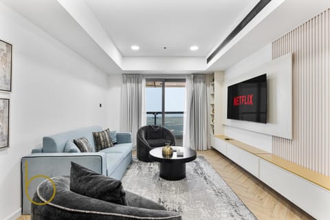 TV and multimedia, Living room, Seating area, Evening entertainment