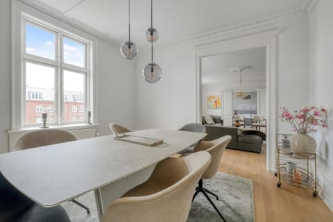 Stylish & Spacious Apt in CPH Apartment in Frederiksberg