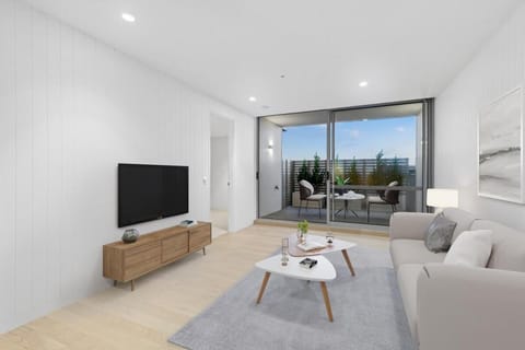 Communal lounge/ TV room, TV and multimedia, Living room, Seating area, Evening entertainment