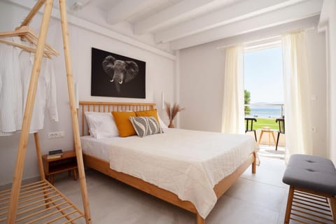 Bed, Natural landscape, Photo of the whole room, Bedroom, Sea view