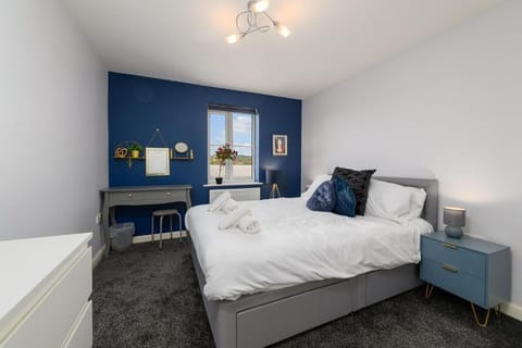 Lovely 2 Bed Only 5 min Walk to Bus and Easy Bay Access Apartment in Cardiff