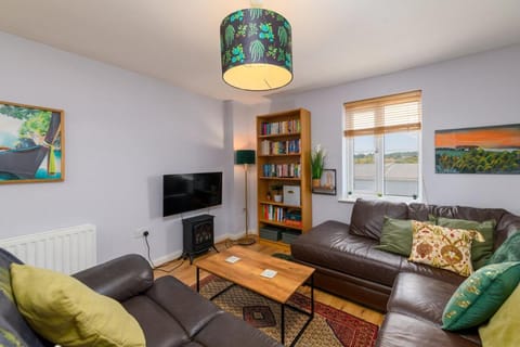 Lovely 2 Bed Only 5 min Walk to Bus and Easy Bay Access Apartment in Cardiff