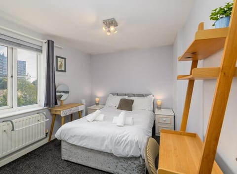 Lovely 2 Bed Only 5 min Walk to Bus and Easy Bay Access Apartment in Cardiff