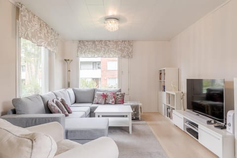 Communal lounge/ TV room, Living room, Seating area