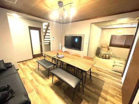 Communal lounge/ TV room, TV and multimedia, Living room, Dining area