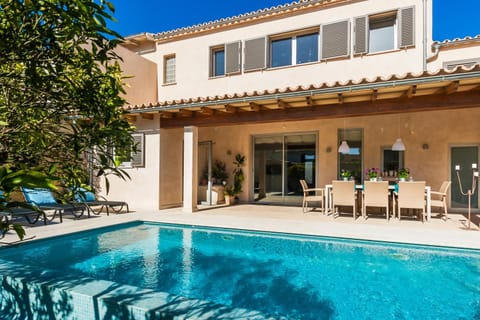Property building, Patio, Swimming pool, sunbed