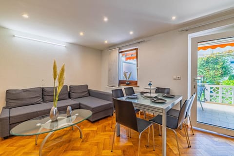 Balcony/Terrace, Living room, Seating area, Dining area