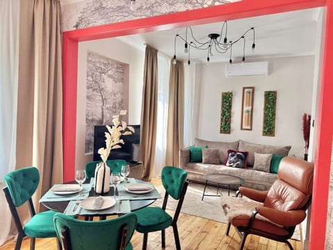 Living room, Seating area, Dining area