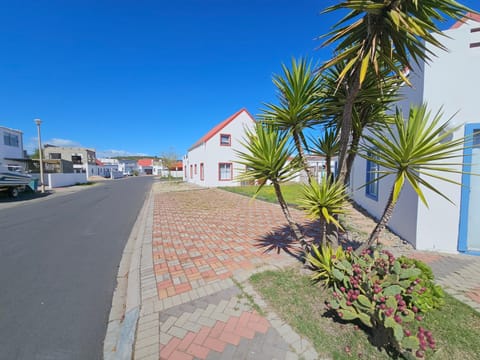 Mykonos Holiday Home House in Western Cape