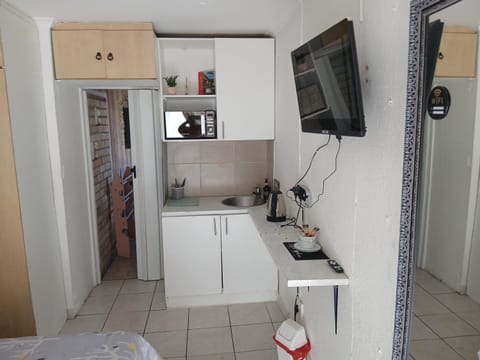 12 on lake Grassy Park Apartment in Cape Town