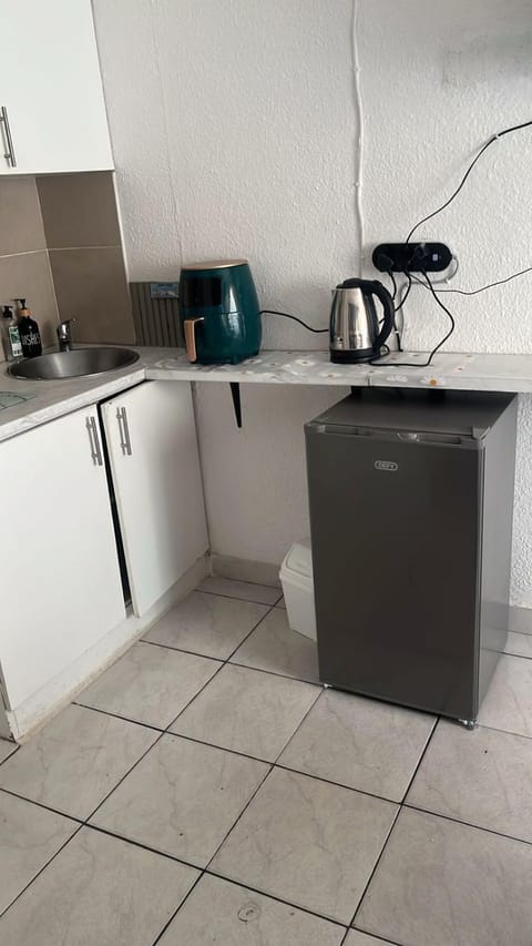 12 on lake Grassy Park Apartment in Cape Town