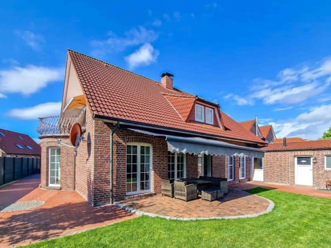 Property building, Garden, Balcony/Terrace