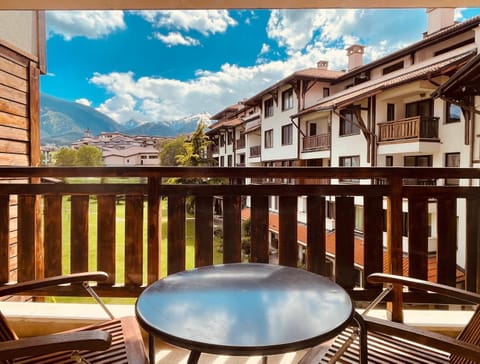 Balcony/Terrace, Mountain view