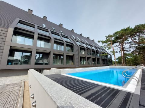 Property building, Swimming pool, sunbed