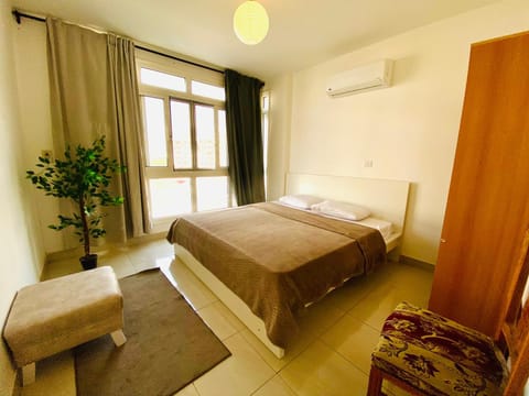 Bed, Photo of the whole room, Bedroom, internet, air conditioner