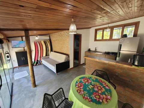 Kitchen or kitchenette, Photo of the whole room, Dining area