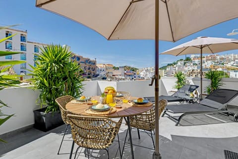 View (from property/room), Balcony/Terrace, Dining area