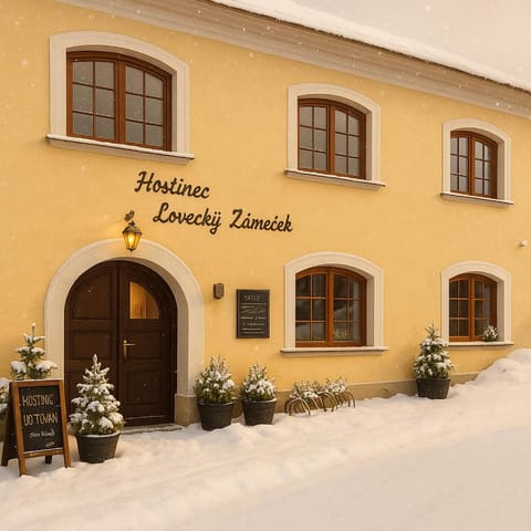 Property building, Restaurant/places to eat, Facade/entrance, Day, Winter