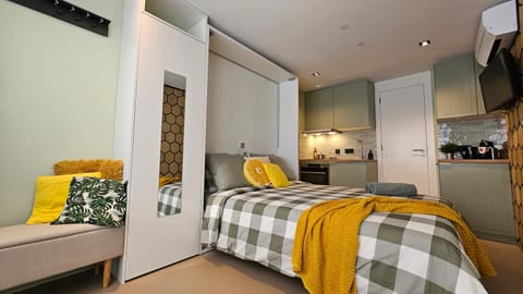 Bed, Bedroom, heating, air conditioner