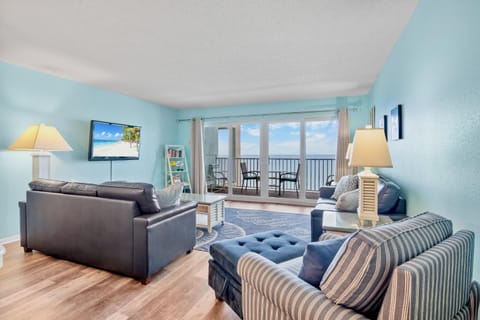 Day, TV and multimedia, View (from property/room), Balcony/Terrace, Living room, Sea view, furniture, towels